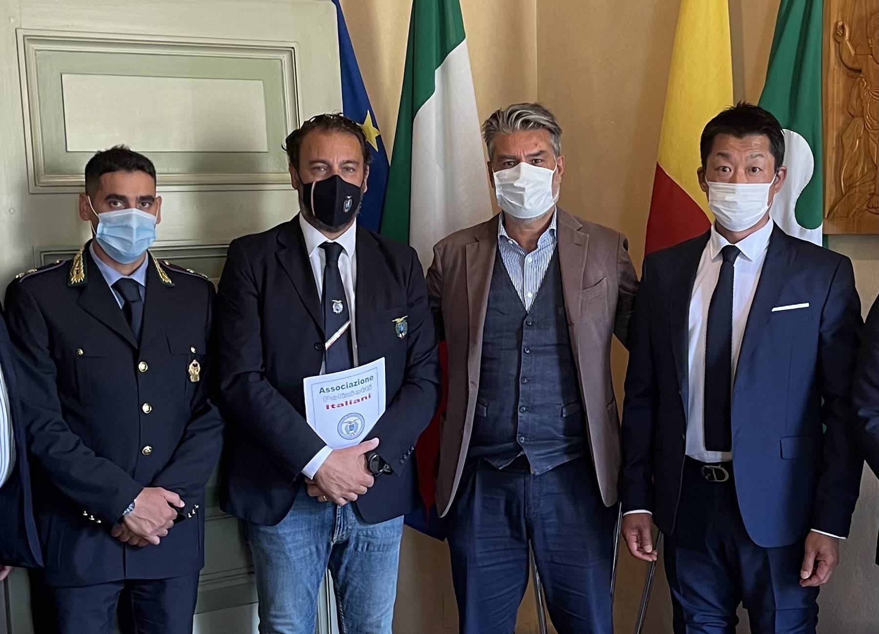 イタリア警察協会を通じて、軍警察、国家警察、ベルガモ市警察にボディカメラを寄付させて頂き表彰を受け現地新聞に掲載されました。
