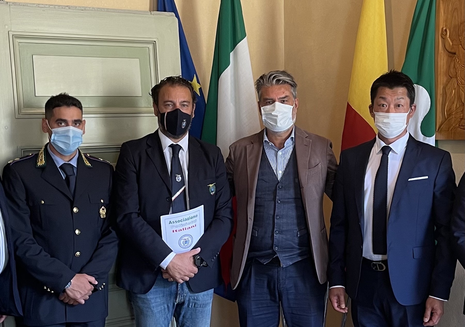 イタリア警察協会を通じて、軍警察、国家警察、ベルガモ市警察にボディカメラを寄付させて頂き表彰を受け現地新聞に掲載されました。