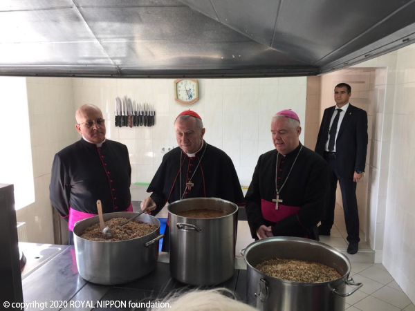 左からドン・チェーザレ　ピエトロ・パロリン国務長官