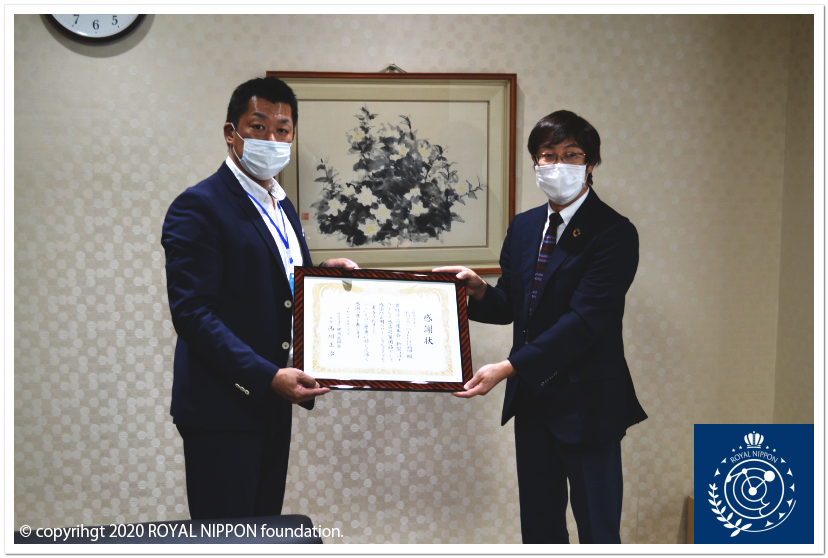 「堺市医師会」にマスクを１万枚寄付させて頂きました。