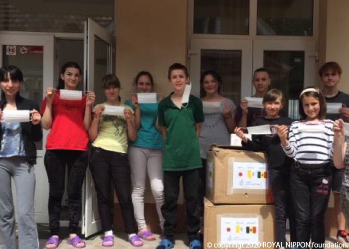 提携財団「レジーナパシアス財団」が運営する施設の子供達にマスク１万枚の寄付をさせて頂きました。