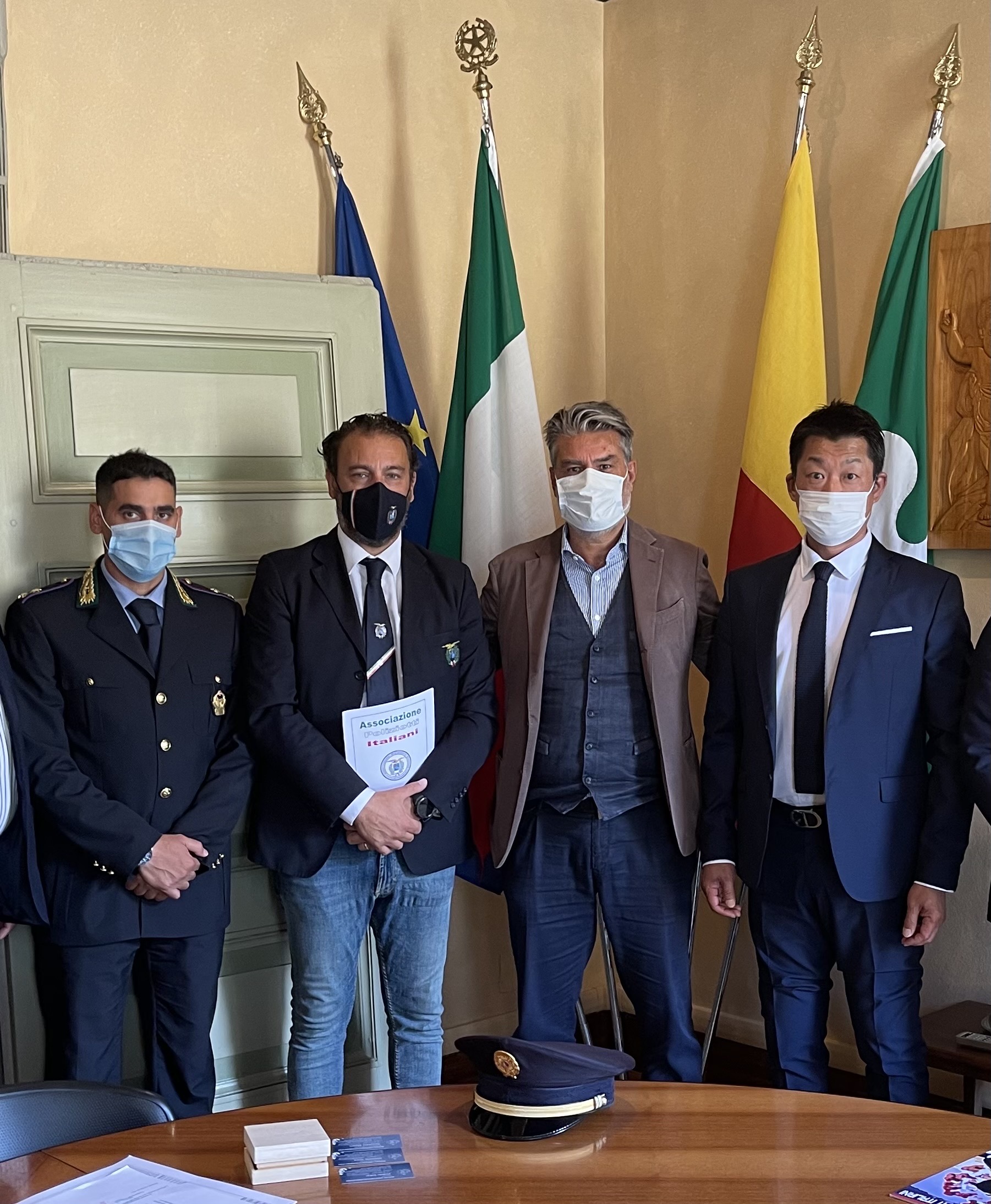 イタリア警察協会を通じて、軍警察、国家警察、ベルガモ市警察にボディカメラを寄付させて頂き表彰を受け現地新聞に掲載されました。